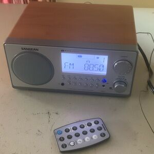 Sangean WR-2 AM / FM-RBDS Wooden Cabinet Digital Tuning Radio. With remote. Work